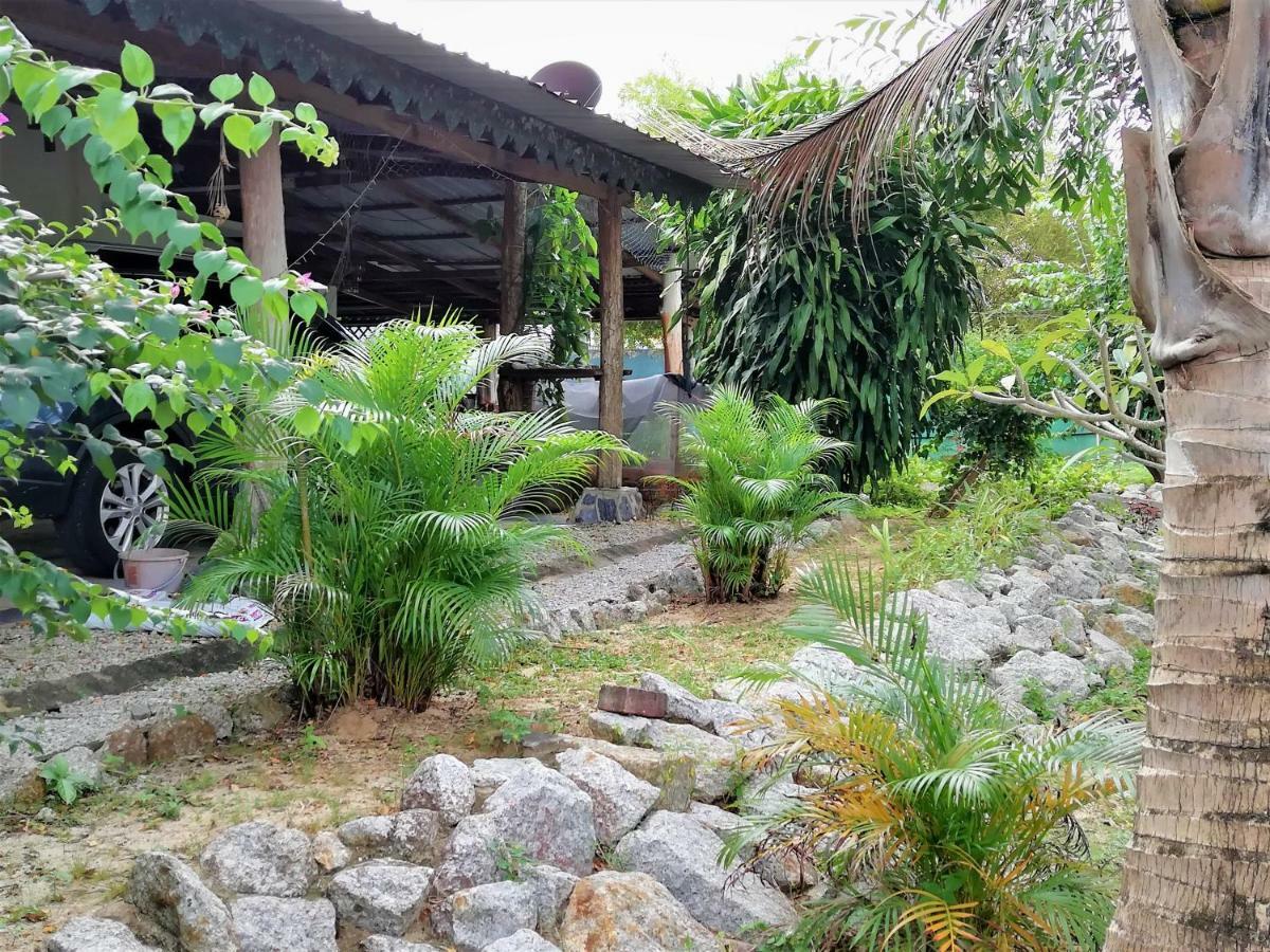 Sabandy House B&B Padang Mat Sirat Exterior foto